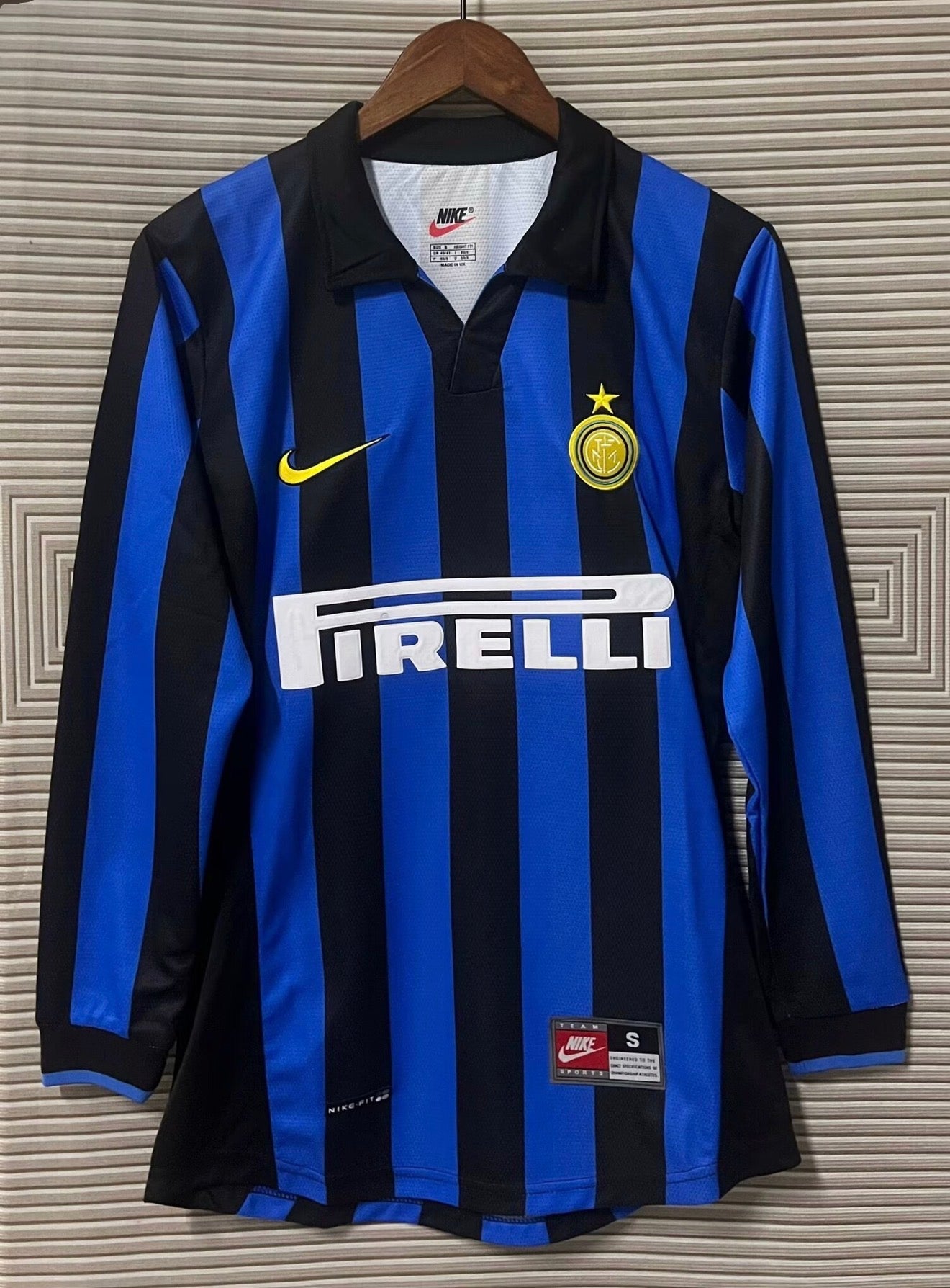 Inter Milan 01/02 Long-Sleeve Home (Ronaldo #9)